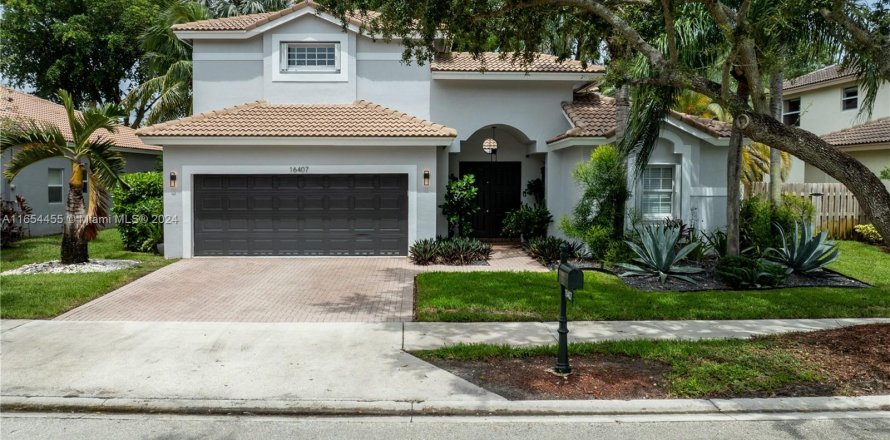 House in Weston, Florida 4 bedrooms, 301 sq.m. № 1348969