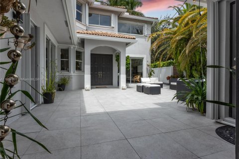 Villa ou maison à louer à Weston, Floride: 4 chambres, 301 m2 № 1348969 - photo 3