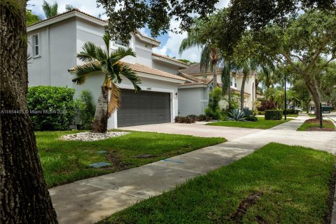 House in Weston, Florida 4 bedrooms, 301 sq.m. № 1348969 - photo 2