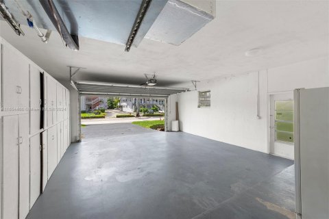 Villa ou maison à louer à Hallandale Beach, Floride: 2 chambres, 159.33 m2 № 1348970 - photo 25