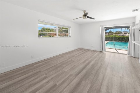 Villa ou maison à louer à Hallandale Beach, Floride: 2 chambres, 159.33 m2 № 1348970 - photo 18