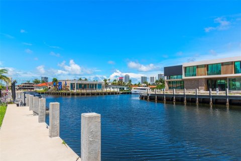 Villa ou maison à louer à Hallandale Beach, Floride: 2 chambres, 159.33 m2 № 1348970 - photo 4