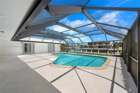 Villa ou maison à louer à Hallandale Beach, Floride: 2 chambres, 159.33 m2 № 1348970 - photo 27