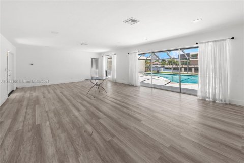 Villa ou maison à louer à Hallandale Beach, Floride: 2 chambres, 159.33 m2 № 1348970 - photo 8