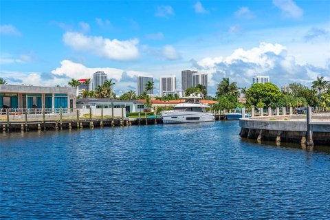 Villa ou maison à louer à Hallandale Beach, Floride: 2 chambres, 159.33 m2 № 1348970 - photo 5