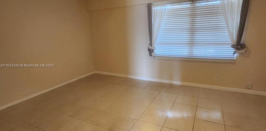 Condominio en Pembroke Pines, Florida, 1 dormitorio  № 1348498