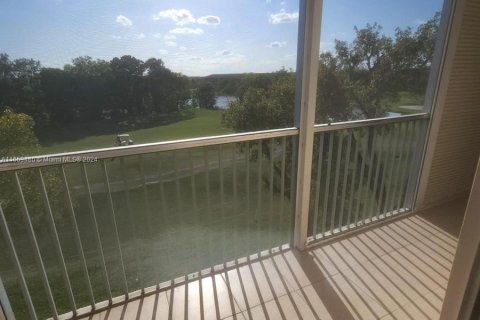 Condominio en alquiler en Pembroke Pines, Florida, 1 dormitorio, 88.91 m2 № 1348498 - foto 21