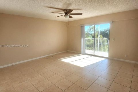 Condominio en alquiler en Pembroke Pines, Florida, 1 dormitorio, 88.91 m2 № 1348498 - foto 14