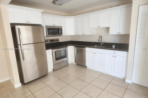 Condominio en alquiler en Pembroke Pines, Florida, 1 dormitorio, 88.91 m2 № 1348498 - foto 11