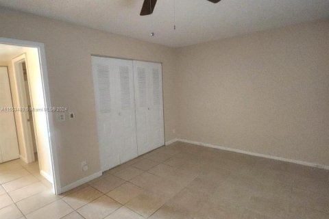 Condominio en alquiler en Pembroke Pines, Florida, 1 dormitorio, 88.91 m2 № 1348498 - foto 2