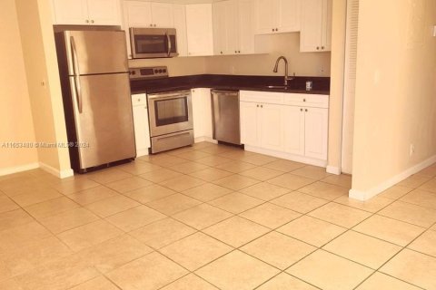 Condominio en alquiler en Pembroke Pines, Florida, 1 dormitorio, 88.91 m2 № 1348498 - foto 23