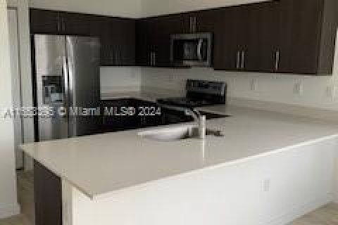 Condominio en alquiler en Miami, Florida, 3 dormitorios, 128.58 m2 № 1348496 - foto 8