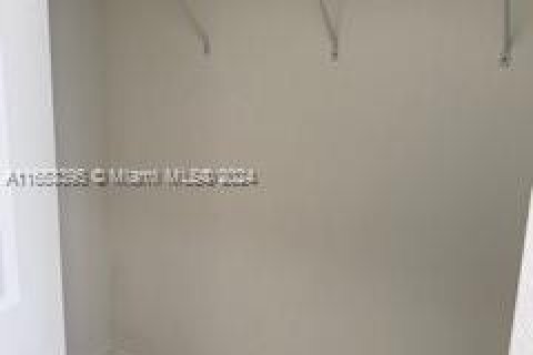 Condominio en alquiler en Miami, Florida, 3 dormitorios, 128.58 m2 № 1348496 - foto 15