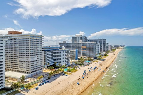 Condo in Fort Lauderdale, Florida, 2 bedrooms  № 1222656 - photo 1