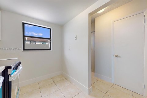 Townhouse in Miami, Florida 2 bedrooms, 91.04 sq.m. № 1372458 - photo 17