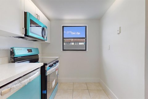 Townhouse in Miami, Florida 2 bedrooms, 91.04 sq.m. № 1372458 - photo 19