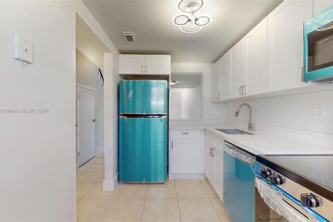 Townhouse in Miami, Florida 2 bedrooms, 91.04 sq.m. № 1372458 - photo 20