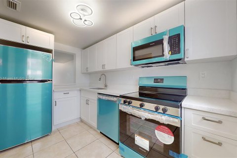 Townhouse in Miami, Florida 2 bedrooms, 91.04 sq.m. № 1372458 - photo 18