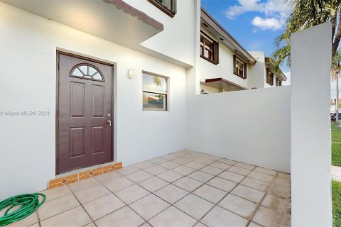 Townhouse in Miami, Florida 2 bedrooms, 91.04 sq.m. № 1372458 - photo 11