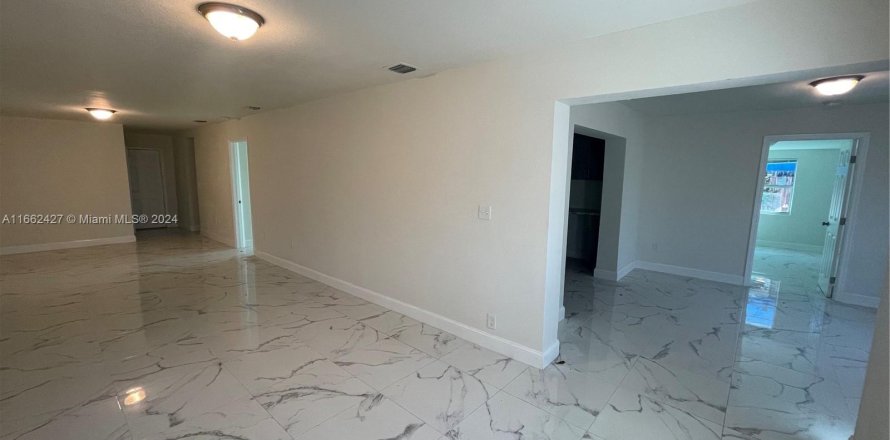 House in Miami, Florida 5 bedrooms, 224.54 sq.m. № 1372522