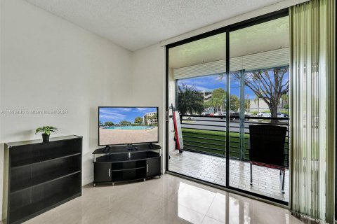 Copropriété à vendre à Pembroke Pines, Floride: 2 chambres, 94.85 m2 № 1074127 - photo 17