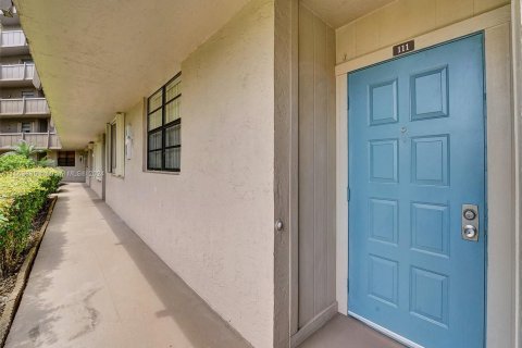 Copropriété à vendre à Pembroke Pines, Floride: 2 chambres, 94.85 m2 № 1074127 - photo 2