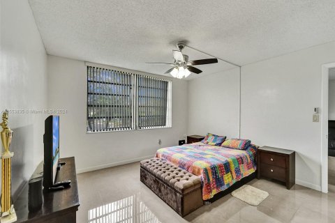 Copropriété à vendre à Pembroke Pines, Floride: 2 chambres, 94.85 m2 № 1074127 - photo 26