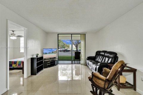 Copropriété à vendre à Pembroke Pines, Floride: 2 chambres, 94.85 m2 № 1074127 - photo 12