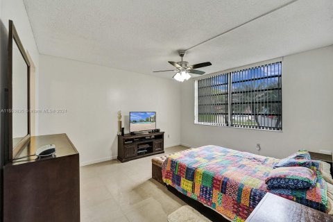 Condo in Pembroke Pines, Florida, 2 bedrooms  № 1074127 - photo 24