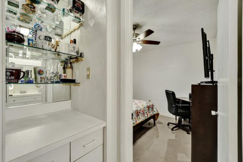Copropriété à vendre à Pembroke Pines, Floride: 2 chambres, 94.85 m2 № 1074127 - photo 19