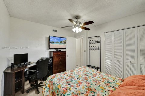Condo in Pembroke Pines, Florida, 2 bedrooms  № 1074127 - photo 22