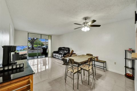 Copropriété à vendre à Pembroke Pines, Floride: 2 chambres, 94.85 m2 № 1074127 - photo 8
