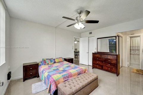 Condo in Pembroke Pines, Florida, 2 bedrooms  № 1074127 - photo 27