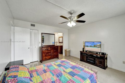 Condo in Pembroke Pines, Florida, 2 bedrooms  № 1074127 - photo 28