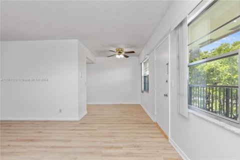 Copropriété à vendre à Pembroke Pines, Floride: 2 chambres, 88.54 m2 № 1074201 - photo 11