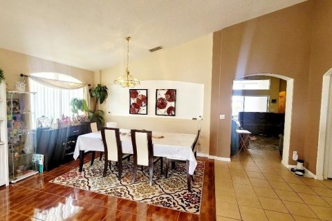 Villa ou maison à vendre à Kissimmee, Floride: 4 chambres, 181.81 m2 № 1300672 - photo 4