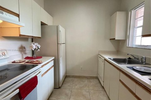 Condo in Deerfield Beach, Florida, 1 bedroom  № 1413774 - photo 1