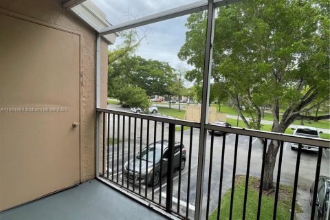 Condo in Deerfield Beach, Florida, 1 bedroom  № 1413774 - photo 12