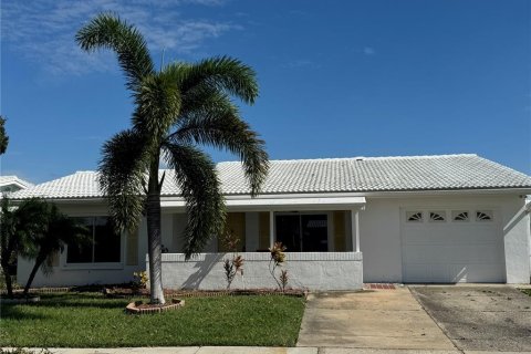 Condominio en venta en Pinellas Park, Florida, 2 dormitorios, 145.86 m2 № 1402137 - foto 1