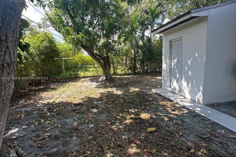 Commercial property in Miami, Florida 140.56 sq.m. № 1056692 - photo 24