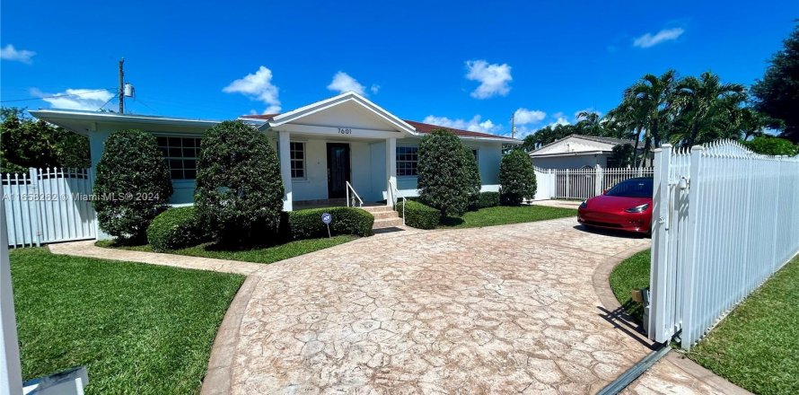 Villa ou maison à Miami, Floride 3 chambres, 153.94 m2 № 1360550