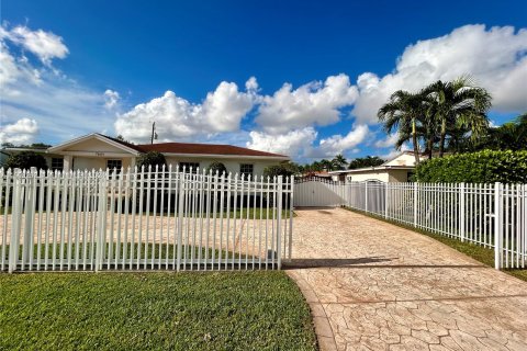 Villa ou maison à vendre à Miami, Floride: 3 chambres, 153.94 m2 № 1360550 - photo 4