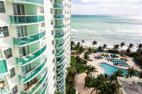 Condominio en venta en Hollywood, Florida, 1 dormitorio, 81.2 m2 № 1282253 - foto 13