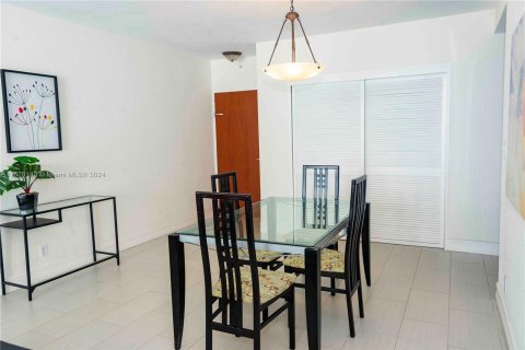 Condominio en venta en Hollywood, Florida, 1 dormitorio, 81.2 m2 № 1282253 - foto 4