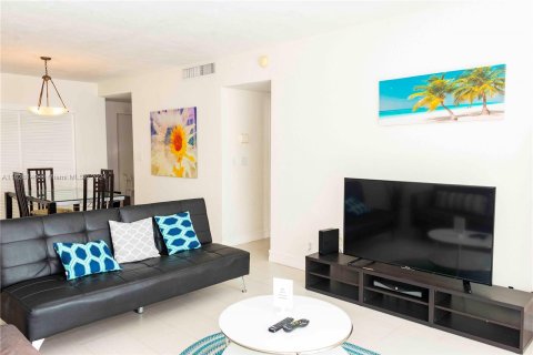 Condominio en venta en Hollywood, Florida, 1 dormitorio, 81.2 m2 № 1282253 - foto 5