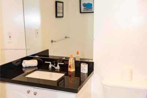 Condo in Hollywood, Florida, 1 bedroom  № 1282253 - photo 11