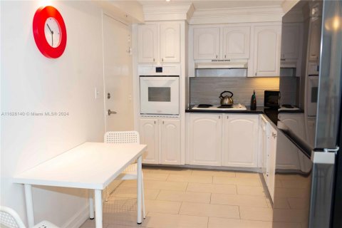 Condo in Hollywood, Florida, 1 bedroom  № 1282253 - photo 7