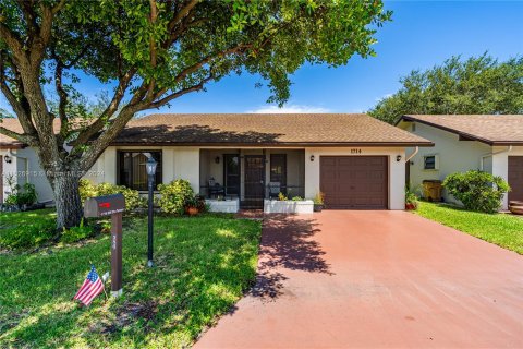 Villa ou maison à vendre à Deerfield Beach, Floride: 2 chambres, 145.86 m2 № 1282194 - photo 1