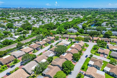 House in Deerfield Beach, Florida 2 bedrooms, 145.86 sq.m. № 1282194 - photo 12