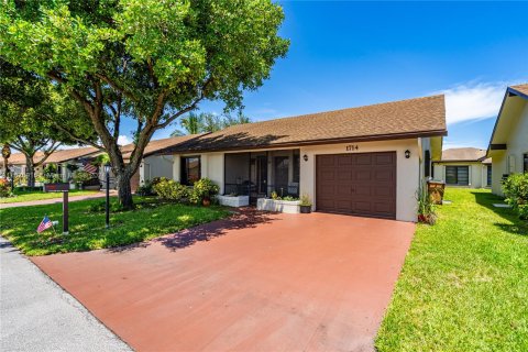 Villa ou maison à vendre à Deerfield Beach, Floride: 2 chambres, 145.86 m2 № 1282194 - photo 2